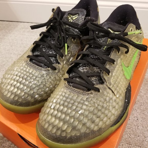 Nike Kobe 8 SS Christmas (2013) - Size 11.5 main image 4